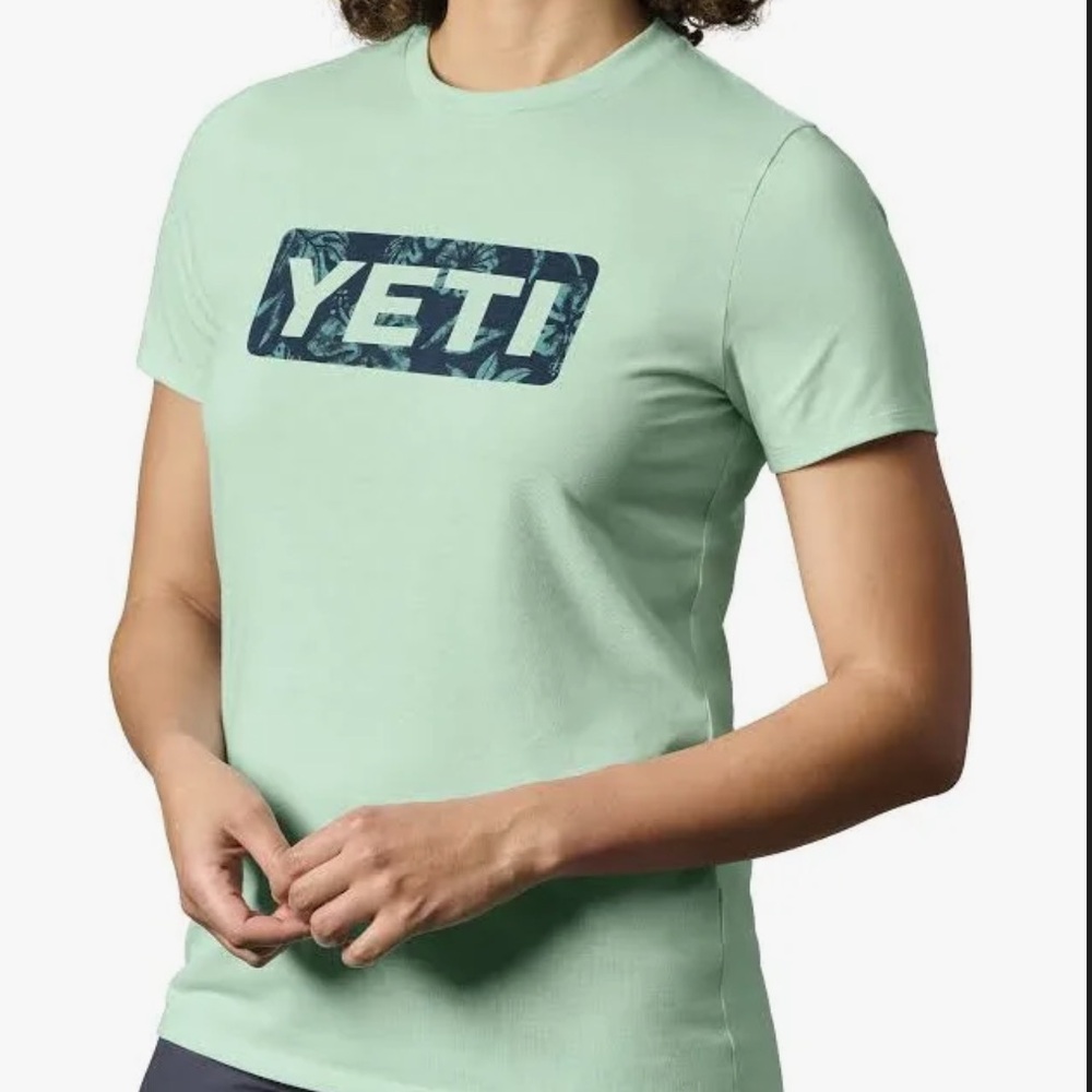 Yeti flip logo badge t shirt